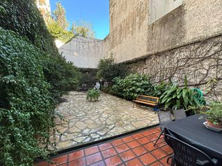 Departamento de 4 ambientes con gran patio a la venta en Palermo