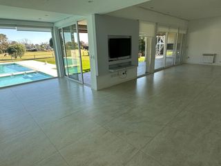 Foto 16 de Casa en alquiler en Belen de Escobar