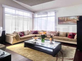 Foto 2 de Casa de lujo en venta de oportunidad Quicentro