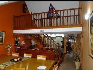 Casa en venta - 3 Dormitorios 3 Baños - Cochera - 410Mts2 - Temperley, Lomas de Zamora