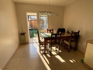 Casa en  Venta en Berazategui -  Triplex Impecable Permuta por Departamento 4 AMB