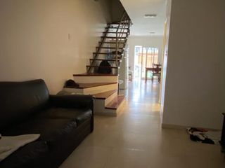 Casa en  Venta en Berazategui -  Triplex Impecable Permuta por Departamento 4 AMB