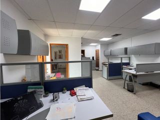 Se vende o arrienda oficina en CC Prado Plaza, Santa Marta