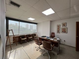 Se vende o arrienda oficina en CC Prado Plaza, Santa Marta