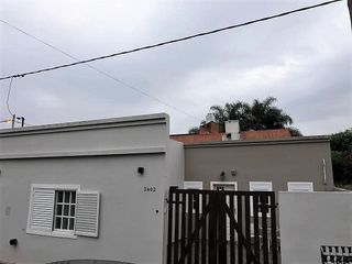 Casa en venta - 2 Dormitorios 1 Baño - Cochera - 100Mts2 - Los Hornos, La Plata