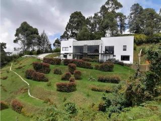 VENDO HERMOSA CASA CAMPESTRE EN ENVIGADO ALTO DE PALMAS CH