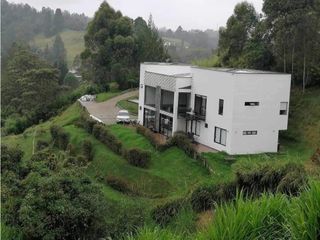 VENDO HERMOSA CASA CAMPESTRE EN ENVIGADO ALTO DE PALMAS CH