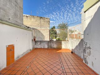 VENTA CASA 5 AMBIENTES CON COCHERA Y DEPENDENCIA