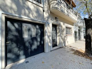 VENTA CASA 5 AMBIENTES CON COCHERA Y DEPENDENCIA