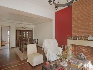 VENTA CASA 5 AMBIENTES CON COCHERA Y DEPENDENCIA