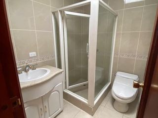 CASA RENTA VIVIENDA O COMERCIAL TUMBACO 5 DORMITORIOS C/U BAÑO