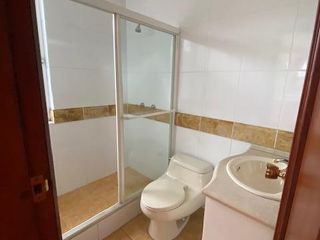 CASA RENTA VIVIENDA O COMERCIAL TUMBACO 5 DORMITORIOS C/U BAÑO