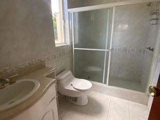 CASA RENTA VIVIENDA O COMERCIAL TUMBACO 5 DORMITORIOS C/U BAÑO