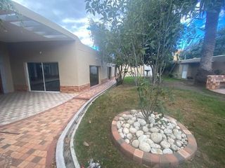 CASA RENTA VIVIENDA O COMERCIAL TUMBACO 5 DORMITORIOS C/U BAÑO