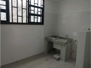 APARTAMENTO AMPLIO REMODELO, SEGUNDO PISO, CAMPO ALEGRE