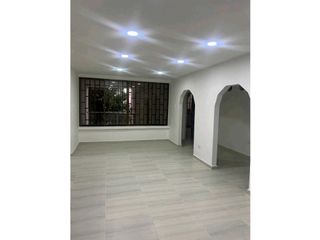 APARTAMENTO AMPLIO REMODELO, SEGUNDO PISO, CAMPO ALEGRE