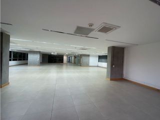 Foto 2 de SE ARRIENDA- VENDE OFICINA POBLADO