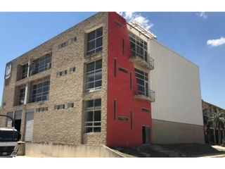 Foto 1 de SE VENDE - ARRIENDA BODEGA EN CARTAGENA