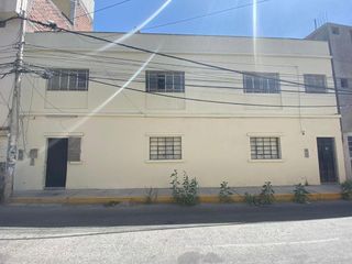 Vendo Casa con Locales Comerciales y Accesos para lugares Publicos.