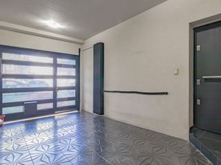 Venta Casa 5amb. en Floresta con Quincho - PERMUTA