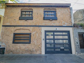 Venta Casa 5amb. en Floresta con Quincho - PERMUTA