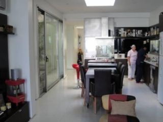 Foto 3 de EXCELENTE CASA AL LAGO EN SANTA BÁRBARA. MUY BUENA CALIDAD DE CONSTRUCCION!