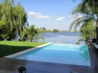 Foto 5 de EXCELENTE CASA AL LAGO EN SANTA BÁRBARA. MUY BUENA CALIDAD DE CONSTRUCCION!