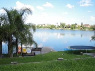 Foto 8 de EXCELENTE CASA AL LAGO EN SANTA BÁRBARA. MUY BUENA CALIDAD DE CONSTRUCCION!