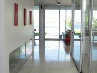 Foto 20 de EXCELENTE CASA AL LAGO EN SANTA BÁRBARA. MUY BUENA CALIDAD DE CONSTRUCCION!
