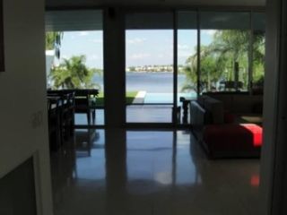 Foto 21 de EXCELENTE CASA AL LAGO EN SANTA BÁRBARA. MUY BUENA CALIDAD DE CONSTRUCCION!