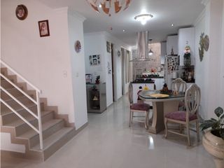 Foto 2 de Casa de dos pisos más terraza en venta Barrio El Bosque Palmira Valle