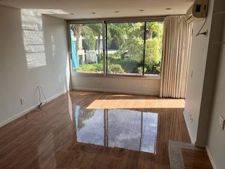 Foto 9 de Casa en alquiler de 4 dormitorios c/ cochera en Martínez