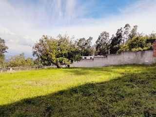 Terreno en Venta de 975 m², cuenta con cerramiento, sector Conocoto