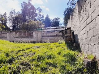 Terreno en Venta de 975 m², cuenta con cerramiento, sector Conocoto