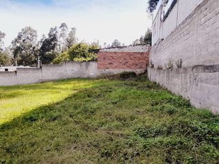 Terreno en Venta de 975 m², cuenta con cerramiento, sector Conocoto