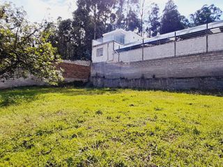 Terreno en Venta de 975 m², cuenta con cerramiento, sector Conocoto