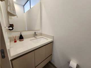 VENTA APARTAMENTO ALTOS DEL POBLADO, VISTA CIUDAD.