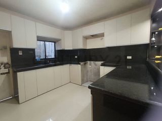Foto 3 de Venta Casa de 5 Dormitorios en Sur de Guayaquil, KariG