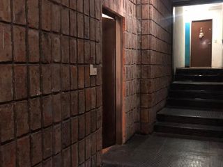 Departamento de 2 ambientes en primer piso por escalera en alquiler, en Olivos.