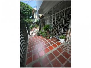 Foto 1 de Venta de acojedora casa de 2 pisos con 3 apartamentos en Taminaka
