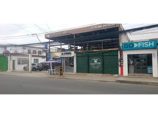 Se renta local comercial en Manta 2000