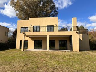 Foto 3 de CASA EN VENTA  A ESTRENAR BARRIO HARAS SANTA MARIA  LOS EUCALIPTUS 5 AMBIENTES