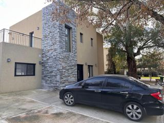 Foto 2 de CASA EN VENTA  A ESTRENAR BARRIO HARAS SANTA MARIA  LOS EUCALIPTUS 5 AMBIENTES