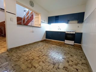 Venta casa en Floresta 5 ambientes, Permuta.