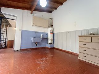 Venta casa en Floresta 5 ambientes, Permuta.