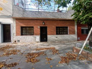 Venta casa en Floresta 5 ambientes, Permuta.