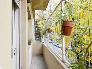 VENTA  IMPECABLE 3 AMBIENTES C/BALCON