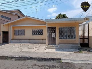 Foto 1 de Casa de venta en Urdesa Central – código:21573