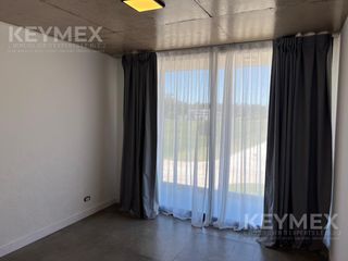 Foto 13 de Departamento 2 ambientes, balcón corrido con parrilla y vista abierta.