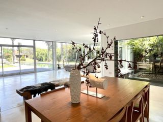 Foto 13 de Venta, Casa, 5 ambientes, a la Laguna, Parque, Cochera, Pileta Climatizada, Santa Barbara, Nordelta